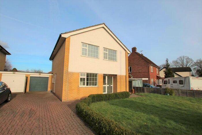 4 Bedroom Detached House To Rent In West End, GU24