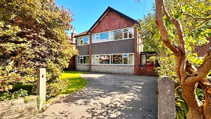 4 Bedroom Detached House For Sale In London Road South, Poynton, SK12