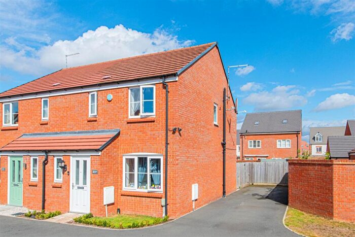 3 Bedroom Semi-Detached House For Sale In Philips Field Close, Kettering, NN15