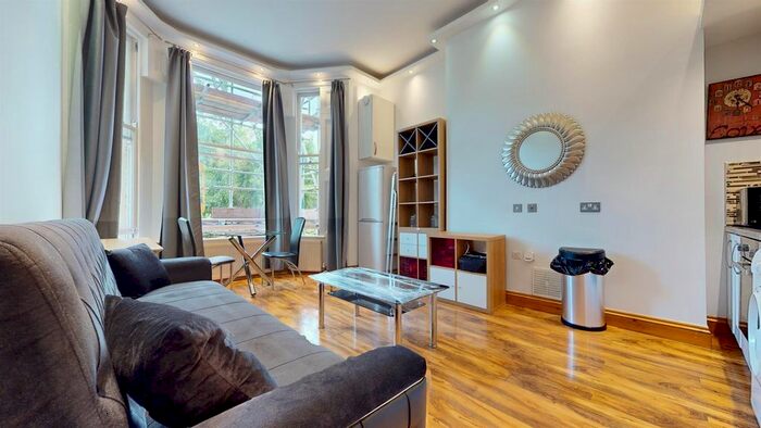 1 Bedroom Flat To Rent In West Cromwell Road, Earls Court, SW5