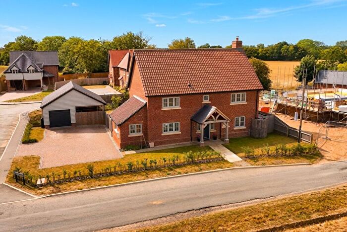4 Bedroom Detached House For Sale In Coopers Close, Aslacton, Norwich, NR15