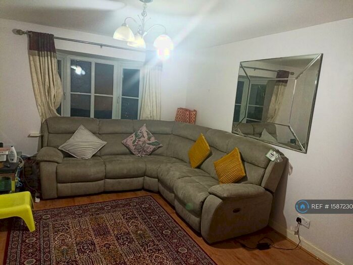 2 Bedroom Flat To Rent In Chamberlain Drive, Wilmslow, SK9