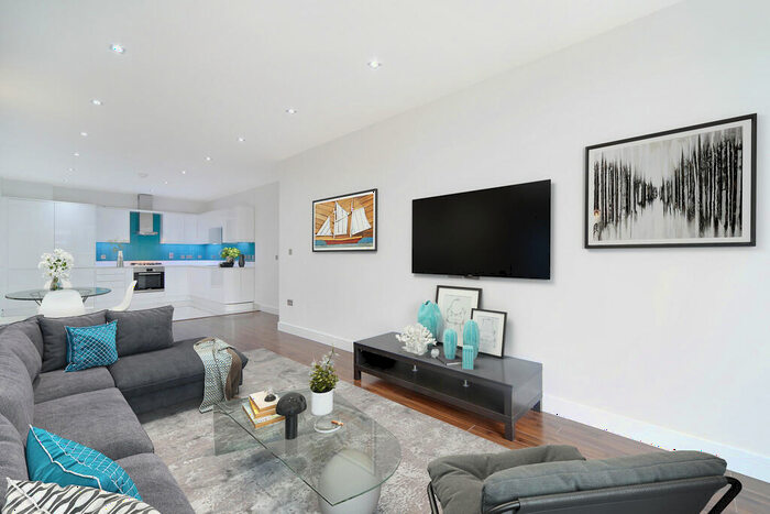 3 Bedroom Flat To Rent In Copperfield Road, Mile End, London, E3