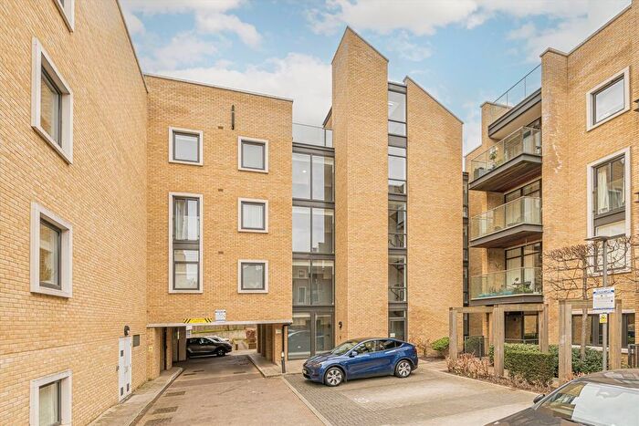 2 Bedroom Flat For Sale In Frazer Nash Close, Isleworth, TW7