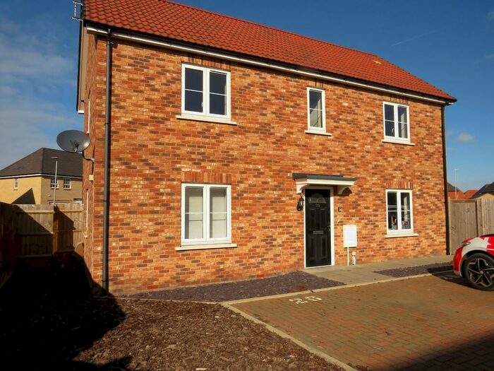 2 Bedroom Maisonette To Rent In Maple Gardens, Stotfold, SG5