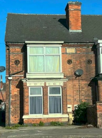 5 Bedroom Semi-Detached House To Rent In Derby Road, Burton-On-Trent, DE14