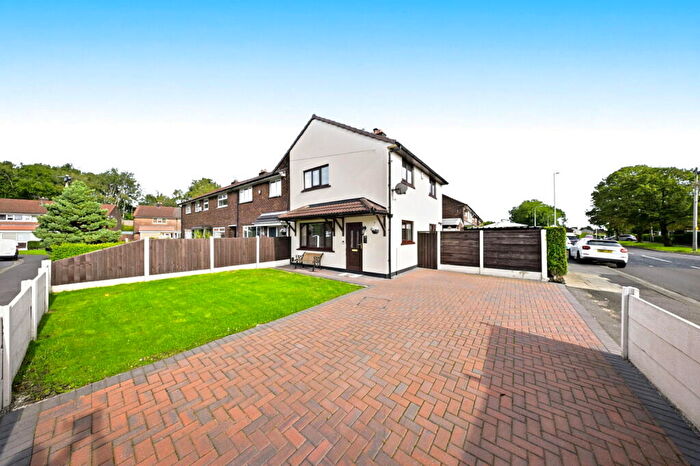3 Bedroom Semi-Detached House For Sale In Crescent Drive, Manchester, Little Hulton, M38