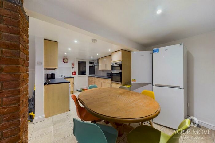 6 Bedroom House To Rent In Semilong Road, Northampton, NN2