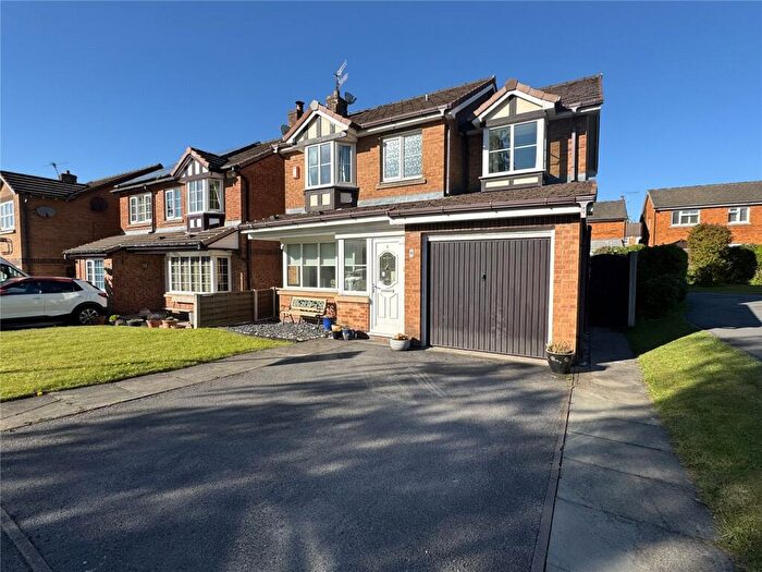 4 Bedroom Detached House For Sale In Gawsworth Close, Hadfield, Glossop, Derbyshire, SK13