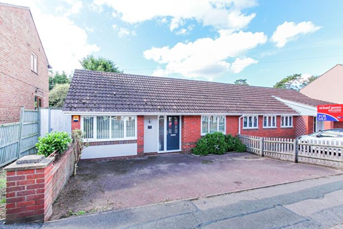 2 Bedroom Semi-Detached Bungalow For Sale In Rock Road, Finedon, NN9