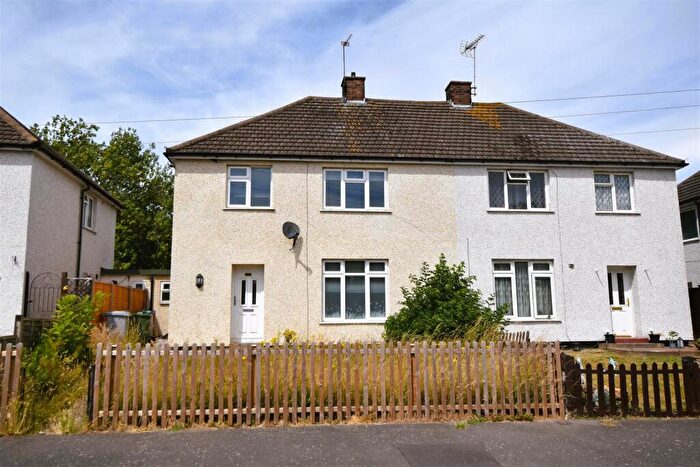 3 Bedroom Semi-Detached House For Sale In Stephen Road, Newark, NG24