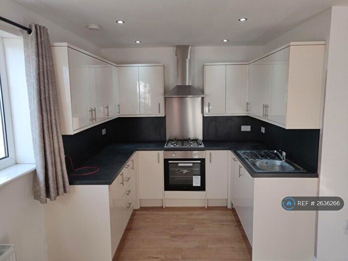 4 Bedroom Maisonette To Rent In Comleypark Street, Glasgow, G31