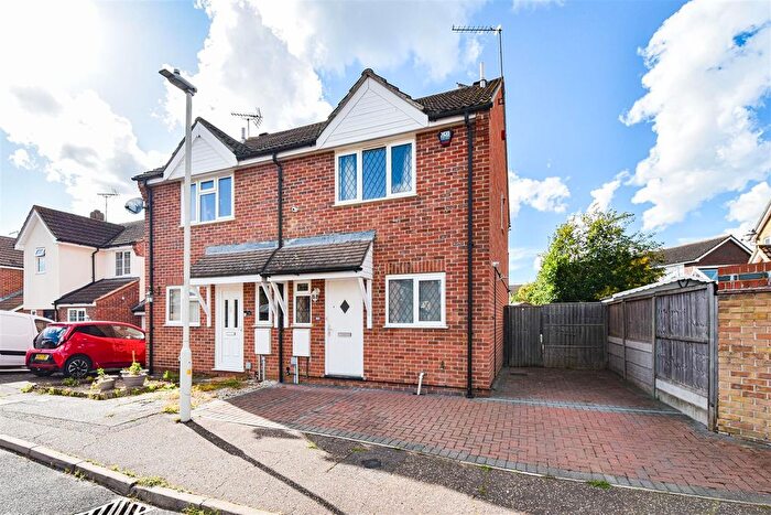 3 Bedroom Semi-Detached House For Sale In Golding Thoroughfare, Chelmsford, CM2