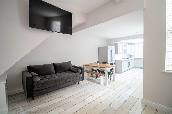 7 Bedroom Semi-Detached House To Rent In Thornycroft Road, Liverpool, L15