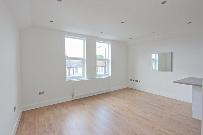 1 Bedroom Flat For Sale In Romford Road, Forest Gate, Newham, London, E7