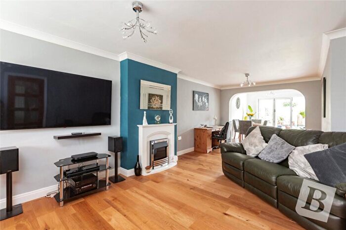 3 Bedroom Semi Detached House For Sale In Cheshire Close, Hornchurch, RM11