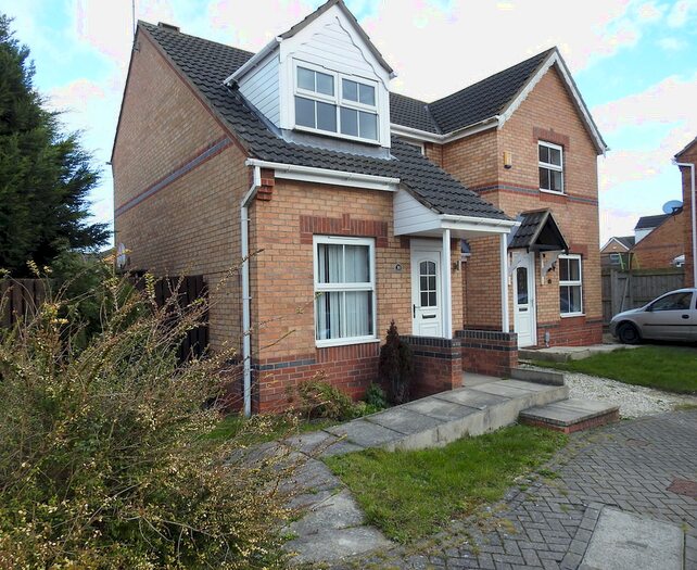 3 Bedroom Semi-Detached House To Rent In Bowmont Way, Kingswood, HU7