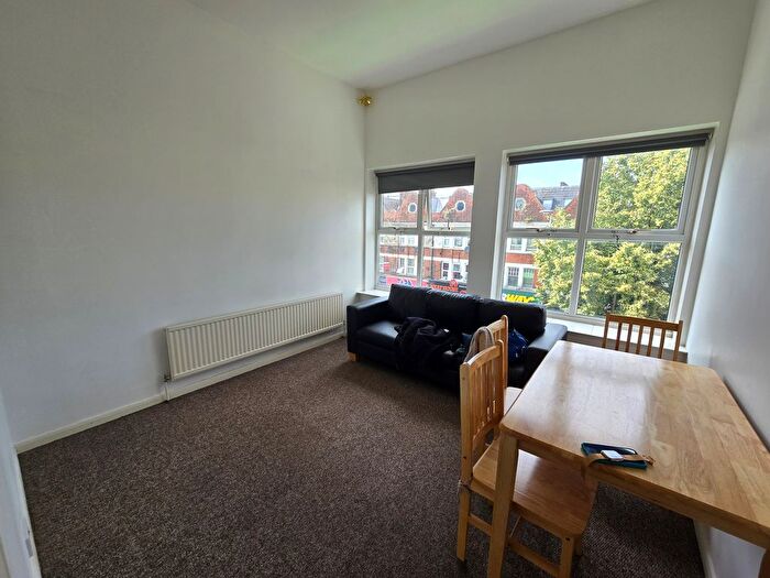2 Bedroom Flat To Rent In Broadway, London, W13