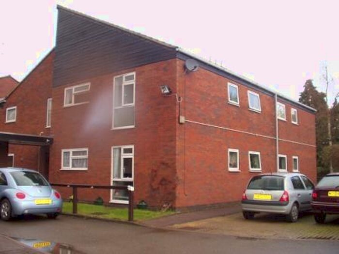 1 Bedroom Ground Flat To Rent In Park Walk, NN14