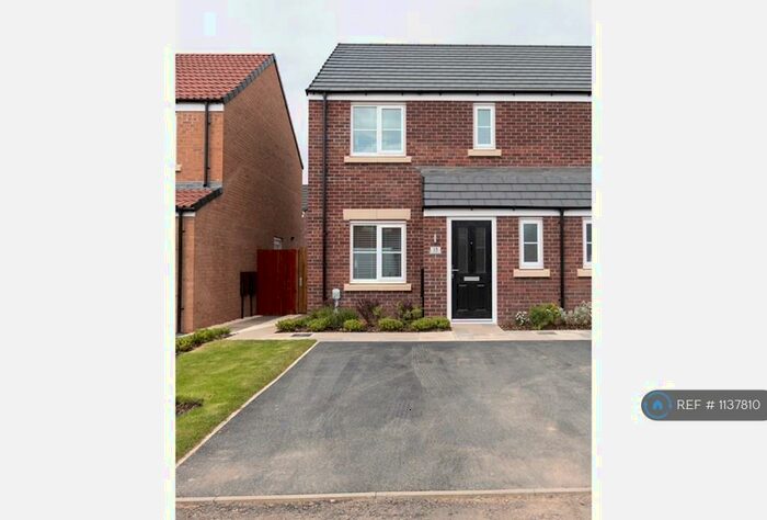 3 Bedroom Semi-Detached House To Rent In Lancelot Way, NG19