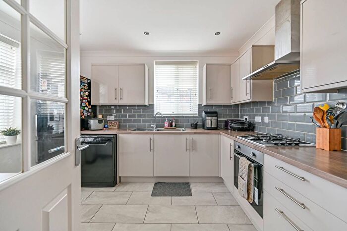 4 Bedroom Semi-detached House For Sale In Fox Road, Langley, Slough, SL3