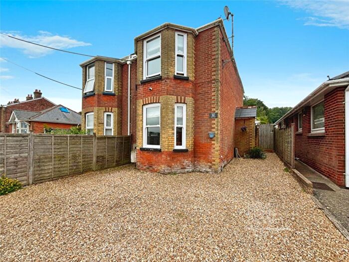 3 Bedroom Semi-Detached House For Sale In Alvington Road, Newport, Isle Of Wight, PO30