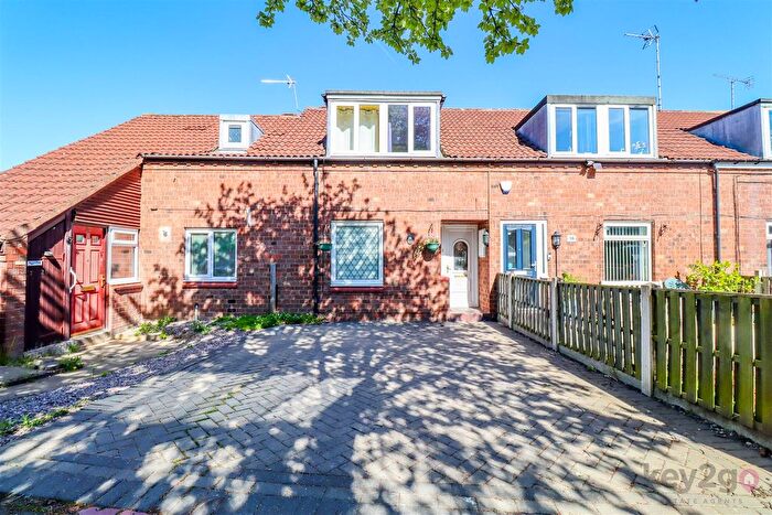3 Bedroom Terraced House For Sale In Booth Close, Waterthorpe, Sheffield, S20