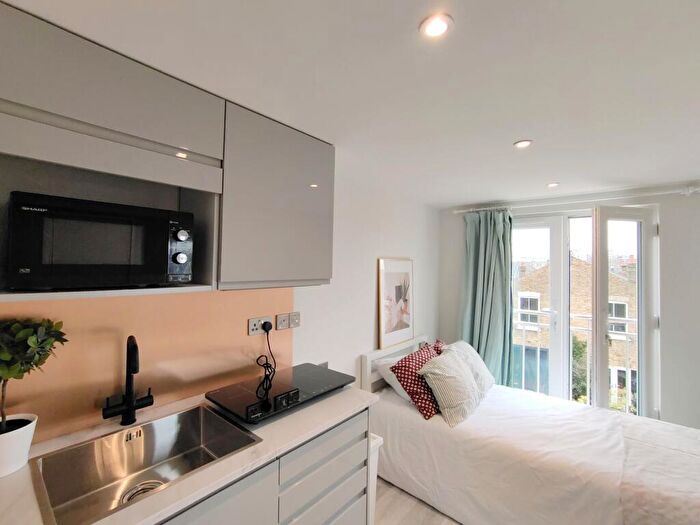 1 Bedroom Flat To Rent In Villiers Road, KT1
