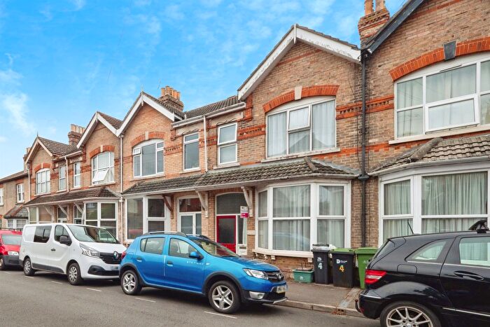 3 Bedroom Terraced House For Sale In Cassiobury Road, Weymouth, DT4