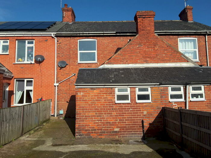 3 Bedroom Terraced House To Rent In South Street, Highfields, DN6