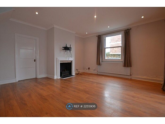 3 Bedroom Semi-Detached House To Rent In Ripley Villas, London, W5