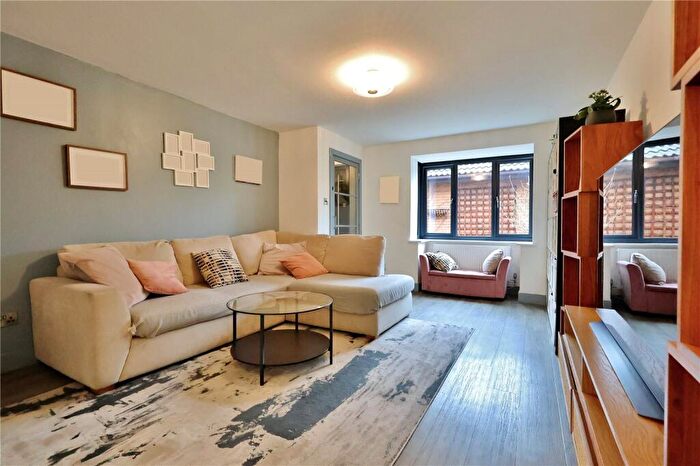 3 Bedroom Detached House For Sale In Alexandra Gardens, Knaphill, Woking, Surrey, GU21