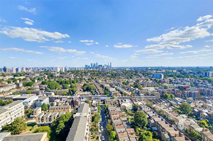 2 Bedroom Apartment For Sale In Daling Way, London, E3