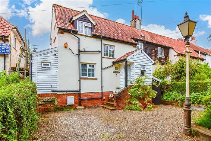 3 Bedroom Semi Detached House For Sale In Tanners Hill Gardens, Hythe, Kent, CT21