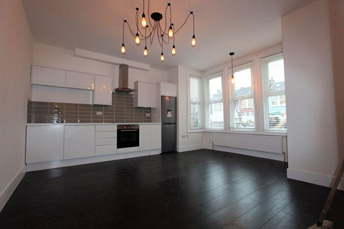 1 Bedroom Flat To Rent In A Brownlow Road, Bounds Green, N11