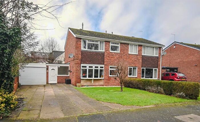 3 Bedroom Semi-Detached House For Sale In Collinson Road, Barton Under Needwood, DE13