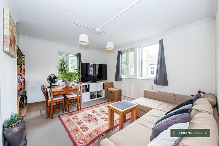 1 Bedroom Flat To Rent In Aldine Street, Shepherds Bush London, W12