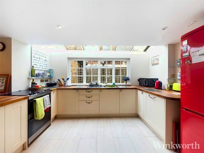 3 Bedroom Terraced House To Rent In Avenue Road, London, W3