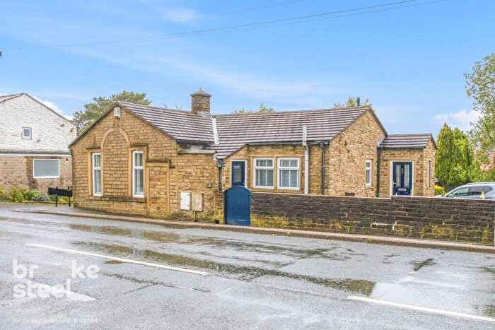 1 Bedroom Bungalow For Sale In Burnley Road, Edenfield, BL0