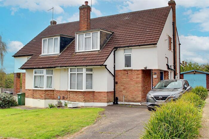 3 Bedroom Semi-Detached House For Sale In Tempest Avenue, Potters Bar, EN6
