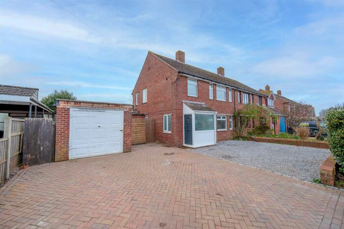 4 Bedroom House To Rent In Selsmore Avenue, Hayling Island, PO11