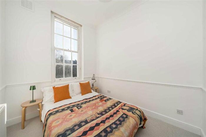 2 Bedroom Flat For Sale In Kennington Park Road, Kennington, SE11