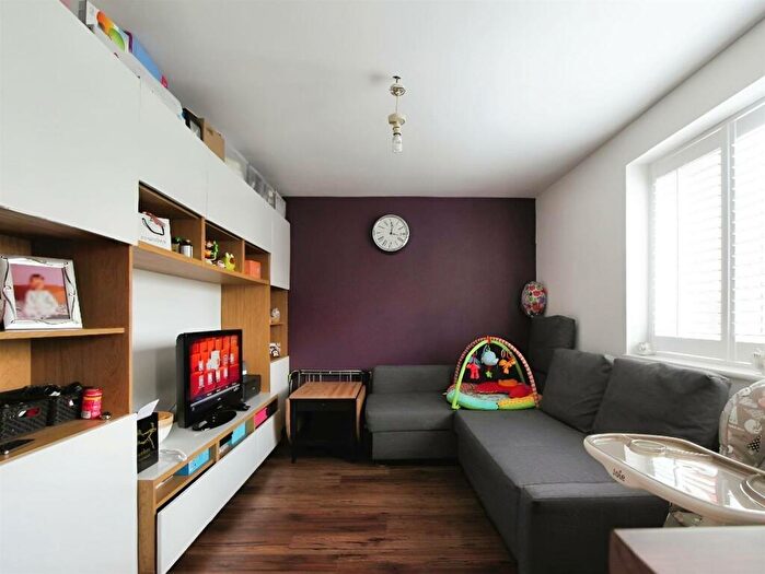 1 Bedroom Flat To Rent In Mandeville Court, Chingford, London, E4
