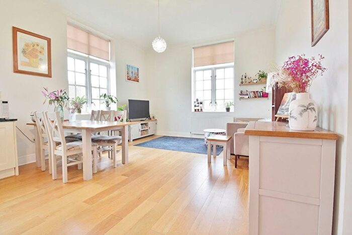 2 Bedroom Flat For Sale In Lancaster House, Borough Road, TW7