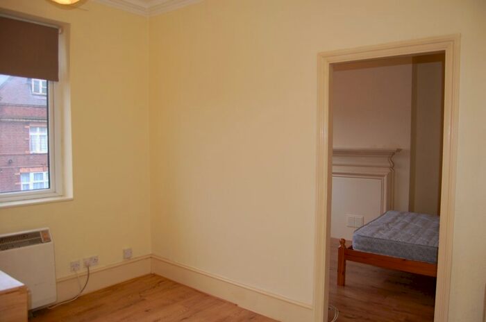Studio To Rent In Burlington Parade, Gratton Terrace, Cricklewood, NW2