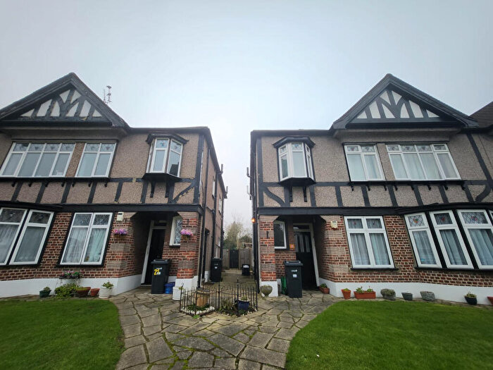 2 Bedroom Flat To Rent In Hedgeley, Woodford Avenue, Ilford, Essex, IG4