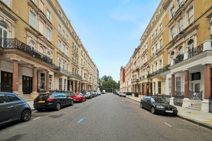 3 Bedroom Flat To Rent In De Vere Gardens, Kensington, Hyde Park, SW7