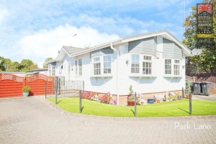 2 Bedroom Park Home For Sale In Hatfield Broadoaks Road, Takeley, CM22