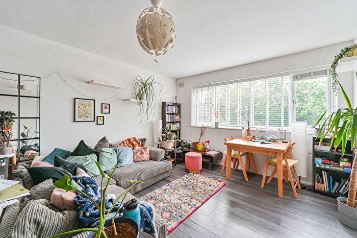 2 Bedroom Flat To Rent In Belgrave Court, Blackheath, London, SE3