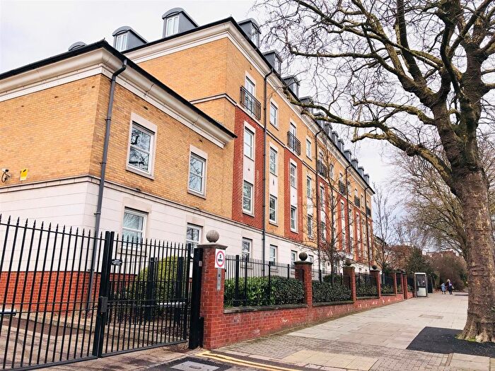 2 Bedroom Flat To Rent In Solomons Court, High Road London, Finchley, London, N12